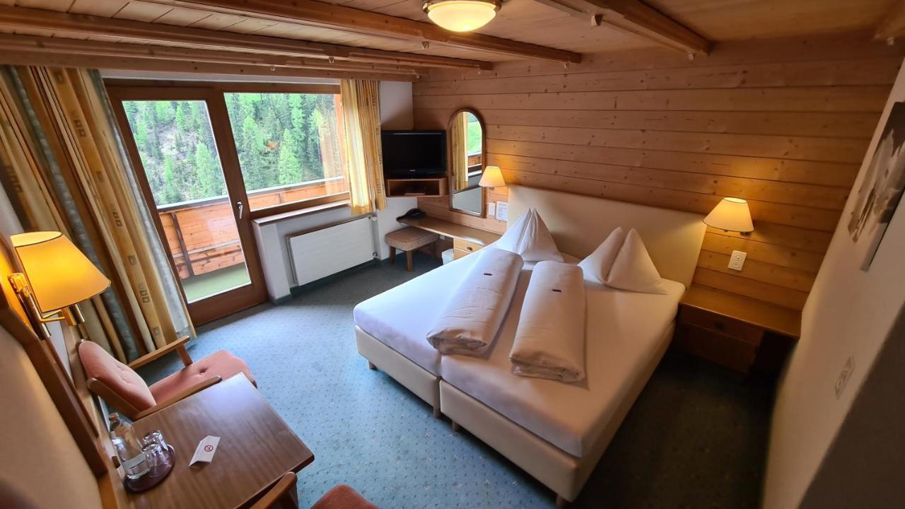 Hotel Cresta Замнаун Экстерьер фото